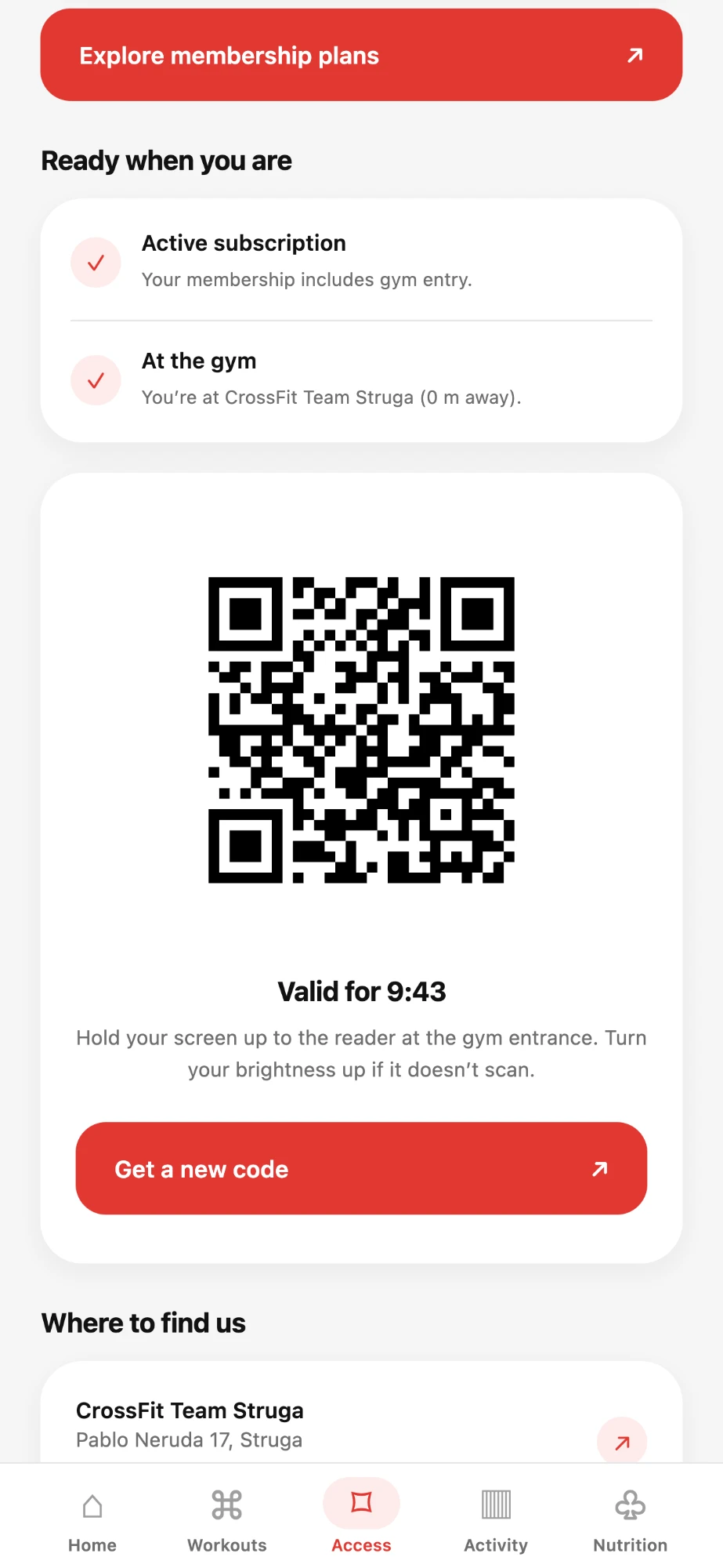 App access screen with an active subscription, at-the-gym check and a QR code